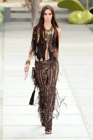 http://wannabemagazine.com/wp-content/gallery/rese/roberto-cavalli-spring-rtw-2011-podium-002_runway.jpg