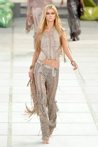 http://wannabemagazine.com/wp-content/gallery/rese/roberto-cavalli-spring-rtw-2011-podium-003_runway.jpg