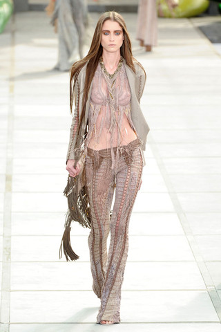 http://wannabemagazine.com/wp-content/gallery/rese/roberto-cavalli-spring-rtw-2011-podium-007_runway.jpg