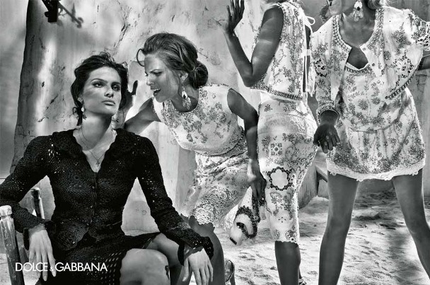 izabel goulart maryna linchuk alessandro ambrosio isabeli fontana steven klein dolce gabbana spring summer 2011 6 Dolce & Gabbana reklamna kampanja za proleće/leto 2011.