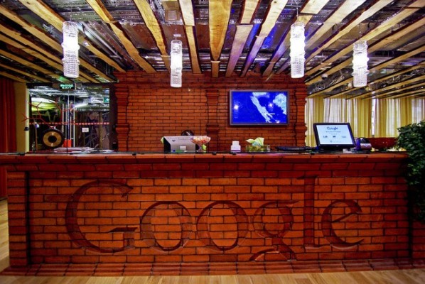 3ba92ba7f4545c2d06db4bf861ad3abe051d14b8 Google Russia Office Front Desk 665x445 Google kancelarije širom Evrope