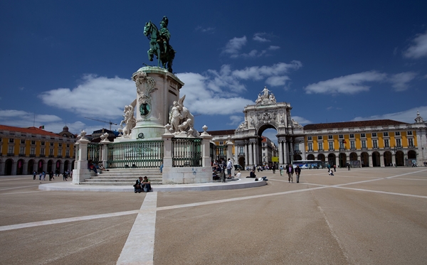 slika315 Trk na trg: Praça do Comércio, Lisabon 