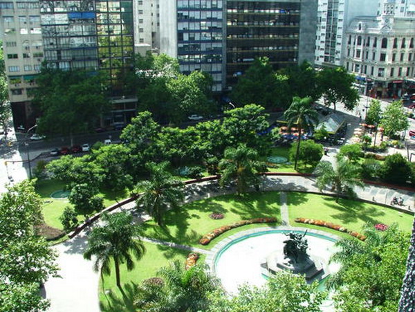 trg Trk na trg: Plaza del Entrevero, Montevideo 