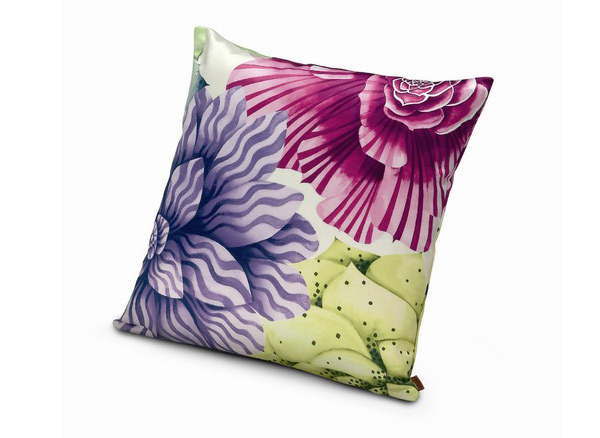 20 Floral Patterned Pillows For Feminine Spaces 7 Trend u enterijeru: Jastuci sa cvetnim printom 