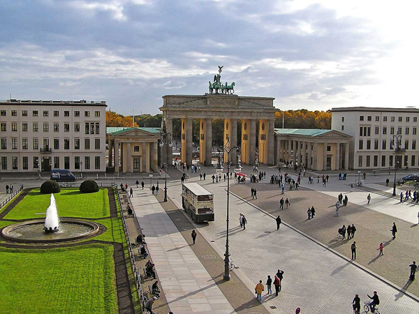 Slika23 Trk na trg: Pariser Platz, Berlin 