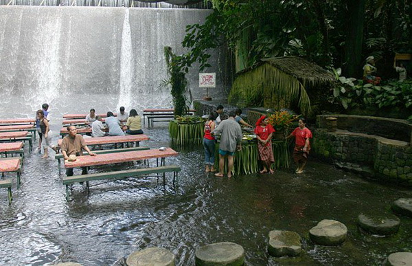 slika 317 Villa Escudero: Vodopad pod nogama 