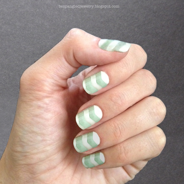 mintchevronmanicure5 Uradi sama: Chevron French Manicure