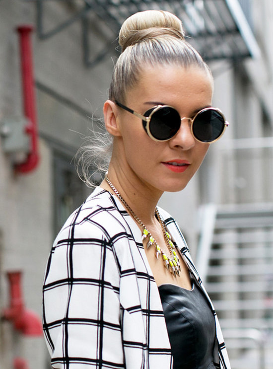 Update your topknot Fall sleek clean lines Beauty Street Style: Jesenji trendovi