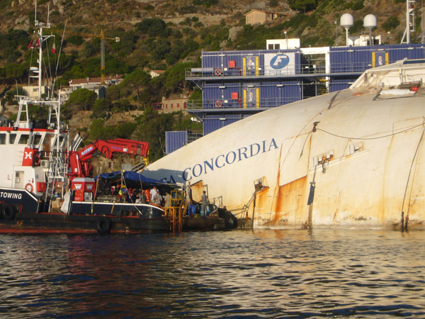 Costa Concordia 1 Discovery Channel prikazuje izvlačenje broda Kosta Konkordija 