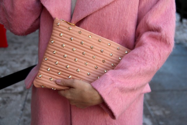 galleryimage23PASTELpinkbagandcoat 640x426 Street Style New York Fashion Week: Najbolji detalji