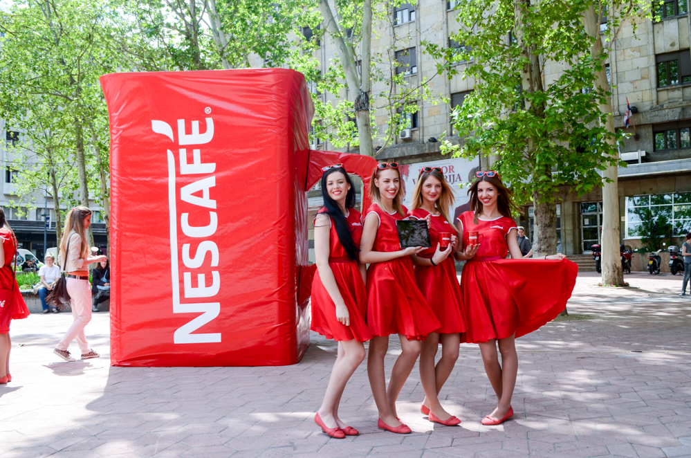 Nescafe NESCAFÉ kafe i crvene šoljice preplavile Trg Nikole Pašića