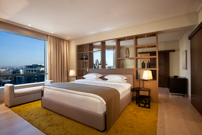 Presidential suite bedroom Hyatt Regency Beograd i Wannabe Magazine nagrađuju: “Najlepši pogled iz sobe”