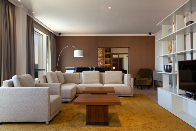 Presidential suite living room Hyatt Regency Beograd i Wannabe Magazine nagrađuju: “Najlepši pogled iz sobe”