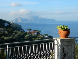 Sorrento pogled na Capri