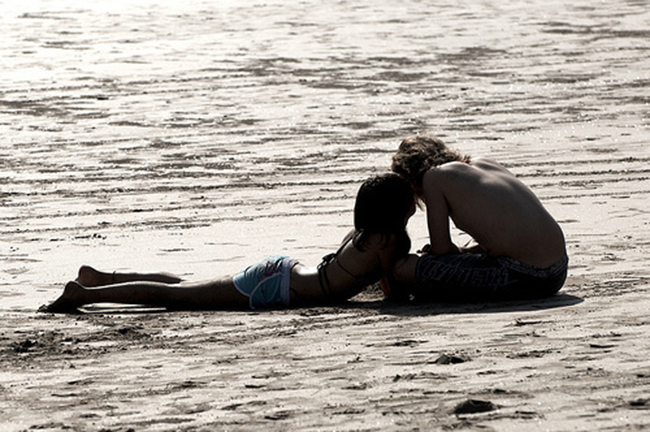 Сцены секса на пляже из какого-то фильма