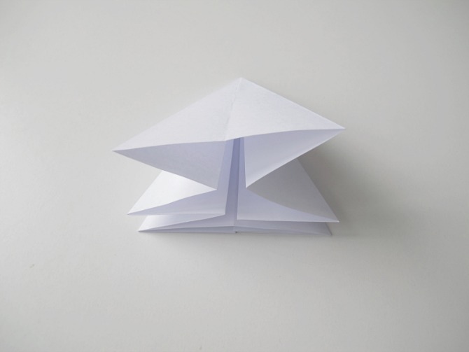ukras origami korak12 Napravite sami origami ukras u obliku dijamanta