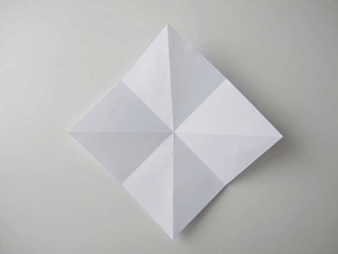ukras origami korak7 Napravite sami origami ukras u obliku dijamanta