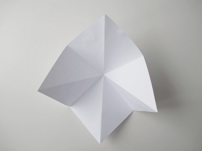 ukras origami korak8 Napravite sami origami ukras u obliku dijamanta