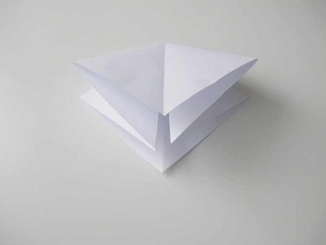ukras origami korak9 Napravite sami origami ukras u obliku dijamanta
