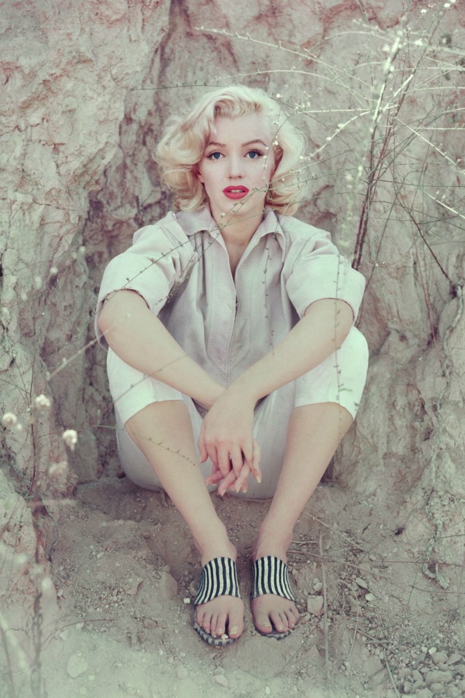 1453672506 hbz marilyn the rock sitting la 1953 milton h greene archive images Fotografije Merilin Monro koje NISTE VIDELI do sad