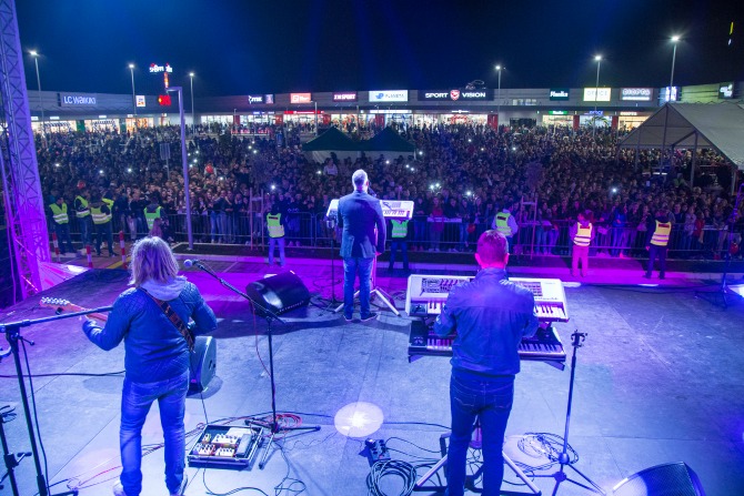 Koncert Sase Matica na otvaranju Shoppi Reatil Parka Shoppi groznica zahvatila levu obalu Dunava 