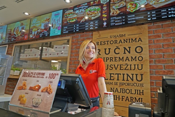 Andjelka Prpic iznenadila kupce u KFC drive thru restoranu 1 Iznenađenje u KFC drive thru restoranu