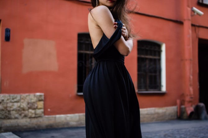 mala crna haljina 10 stvari koje morate imati u svom ormaru