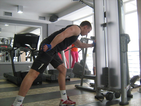 kick back zavrsni polozaj1 Dobar trening: Definicija mišića ruku