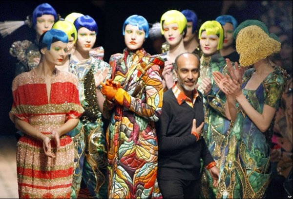 Designer Manish Arora Đavo nosi “Pradu”, a svet “Aroru”