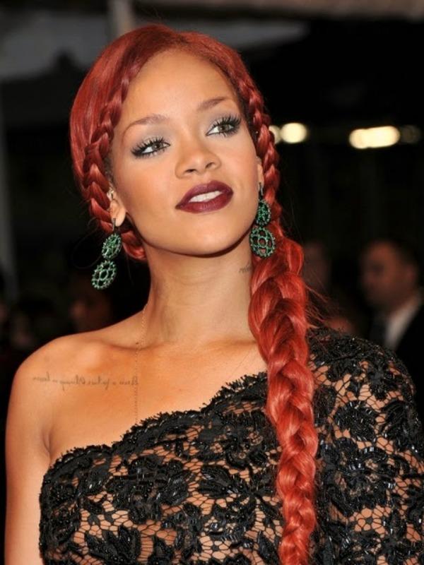 Rihanna With Braided Ponytail1 Trend: Updos frizure 