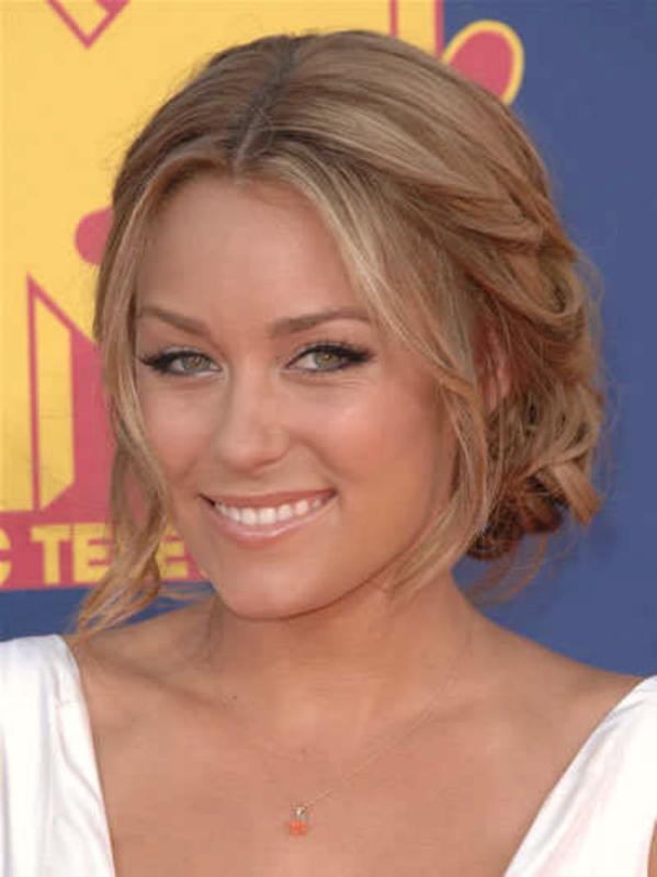 lauren conrad low chignon knotted hairstyle 2008 mtv video music awards Trend: Updos frizure 