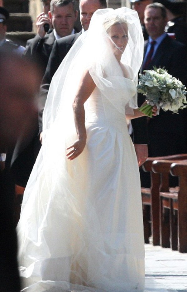 article 2020533 0D3A8EC800000578 283 470x750 Celebrity Wedding: Zara Phillips & Mike Tindall