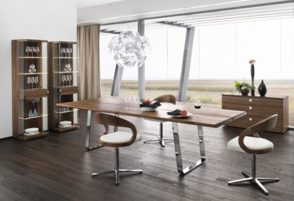 Modern dining table sustainable natural wood chrome 582x398 Trpezarija: Modern vs Vintage
