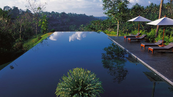 Alila Ubud Hotel – Bali Indonesia Bazeni koji se stapaju sa horizontom