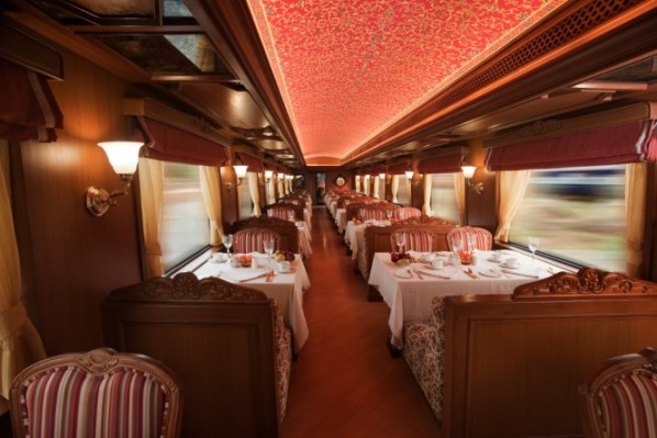 maharaja red and wood dining hall 665x444 Maharaja Express: Avanturisti, ukrcavanje je počelo!