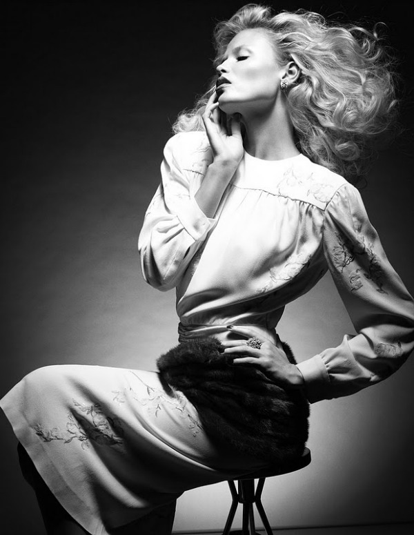 73 Natasha Poly šeta kroz dekade za Vogue Spain   novembar 2011.