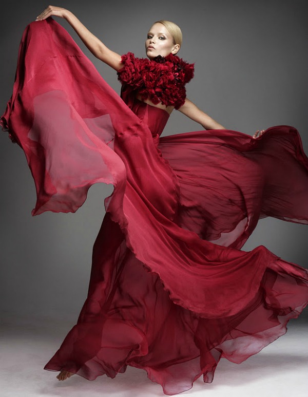 91 Natasha Poly šeta kroz dekade za Vogue Spain   novembar 2011.