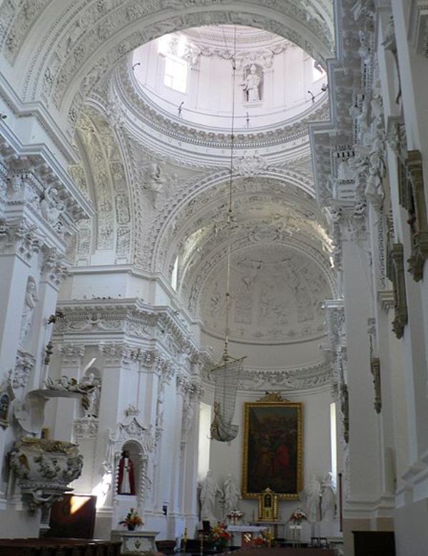 Unutrašnjost bazilike Petra i Pavla ukrašene sa preko 2000 ornamenata Zelena prestonica u sred Evrope   Vilnjus, Litvanija
