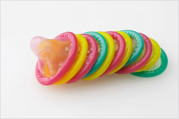 colored condoms Današnje klinke se satiru od... učenja!