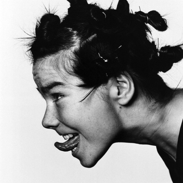 fotografija1 Žestoko srećna: Björk