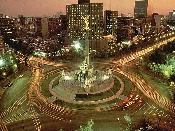 slika 26 Trk na trg: Plaza del Zócalo, Meksiko Siti