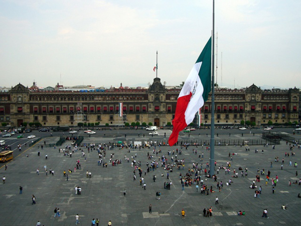 slika 36 Trk na trg: Plaza del Zócalo, Meksiko Siti