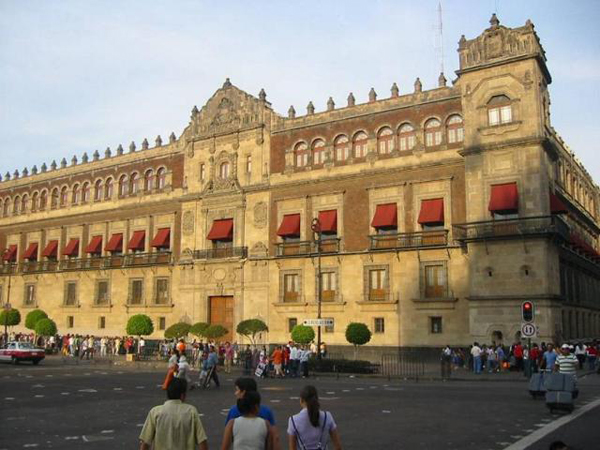 slika 48 Trk na trg: Plaza del Zócalo, Meksiko Siti