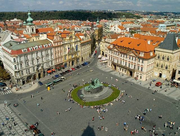 slika 26 Trk na trg: Staroměstské náměstí, Prag 
