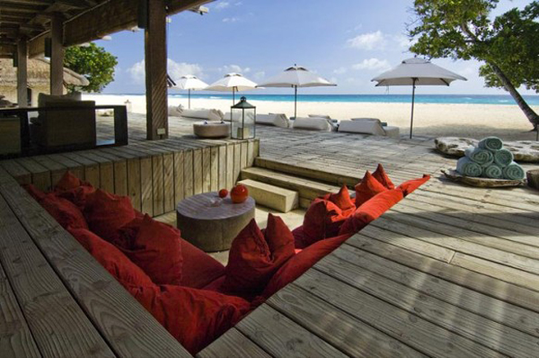 Private Island Seychelles seating area 582x386 Luksuzna vila na Sejšelima