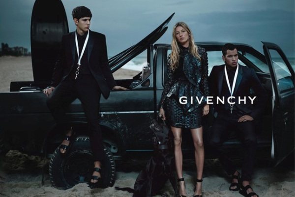 Slika 120 Givenchy: Za devojke svedeno, za muškarce raskalašno 