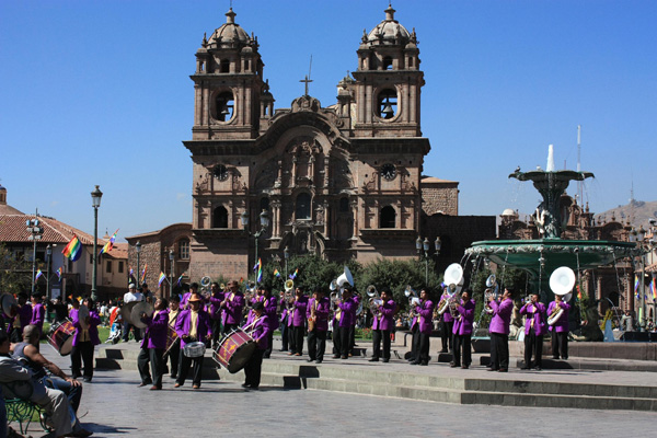 Slika213 Trk na trg: Plaza de Armas, Kusko 