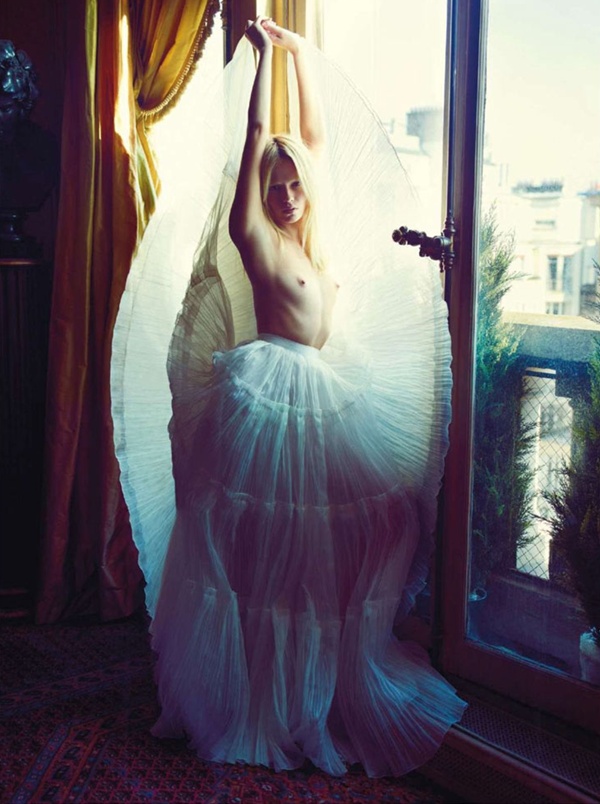 slika 419 “Vogue Paris”: Obnažena Natasha Poly 
