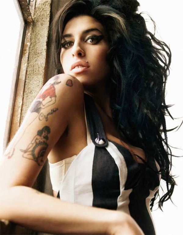 1. Amy Hologram za Amy Winehouse 