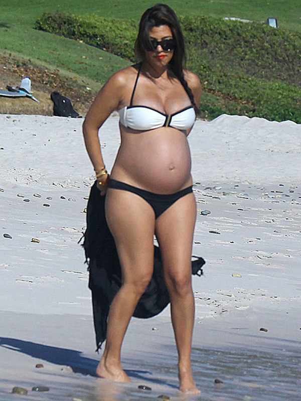 Kourtney Kardashian Wearing Hot Bikini In Mexico 02 Bikini stil: Kourtney Kardashian